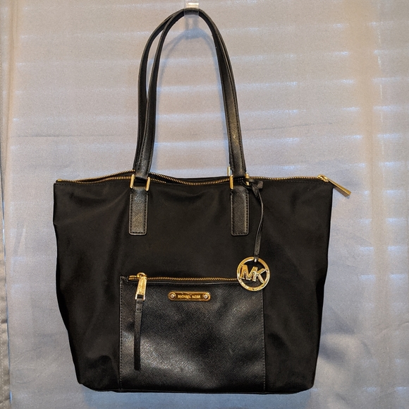 Michael Kors Handbags - Michael Kors Large Black Arianna tote